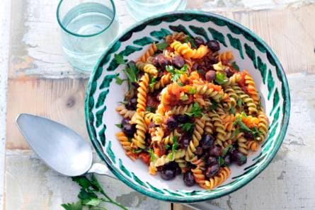 Fusilli tricolore puttanesca