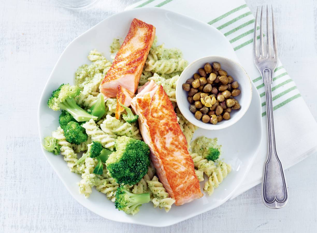 Fris-romige fusilli met zalmfilet en broccoli