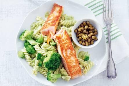 Fris-romige fusilli met zalmfilet en broccoli
