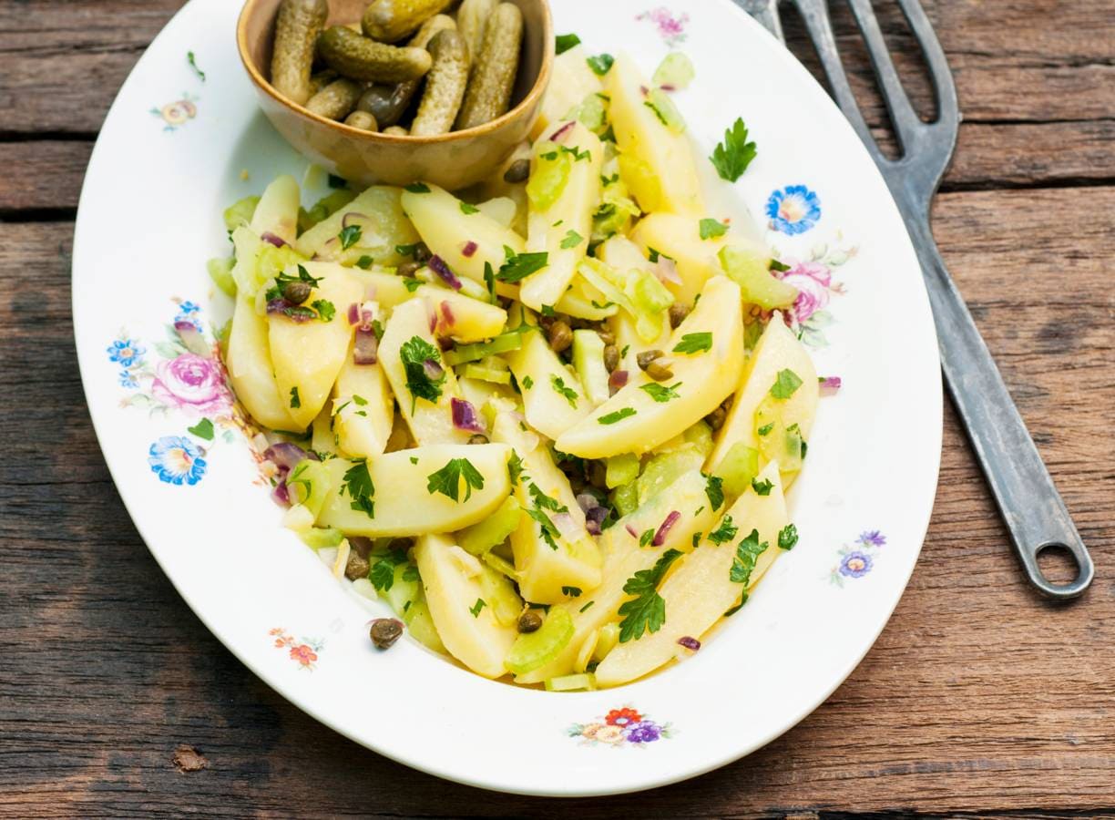 Aardappelsalade met kappertjes en peterselie
