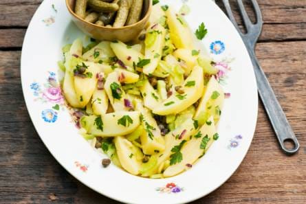 Aardappelsalade met kappertjes en peterselie