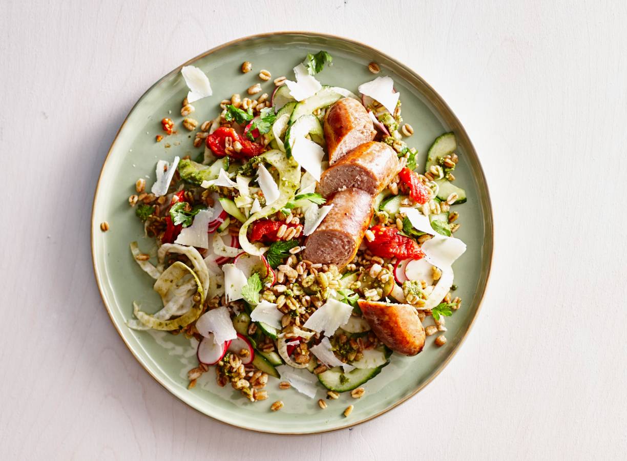 Farrosalade met gedroogde tomaat en basilicumpesto
