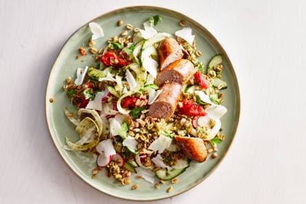 Farrosalade met gedroogde tomaat en basilicumpesto