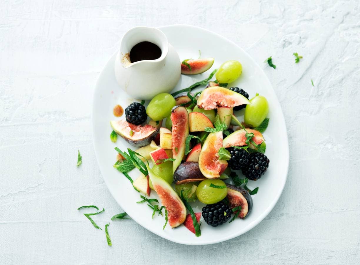 Fruitsalade met kaneelsiroop