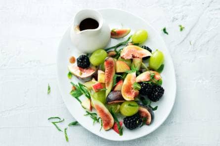 Fruitsalade met kaneelsiroop