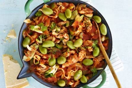 Kip en venkel in pittige tomatensaus