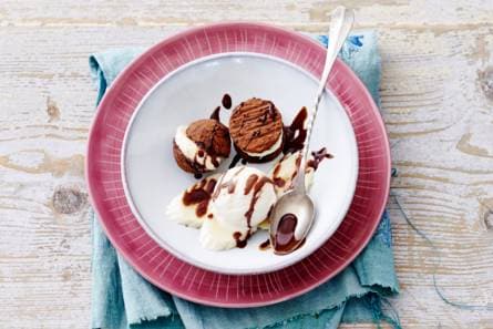Truffels met banaan en warme chocoladesaus