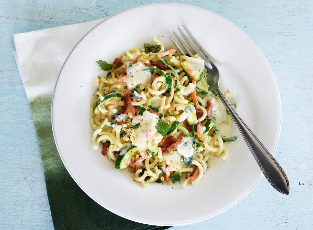 Wokpasta met romige kaassaus
