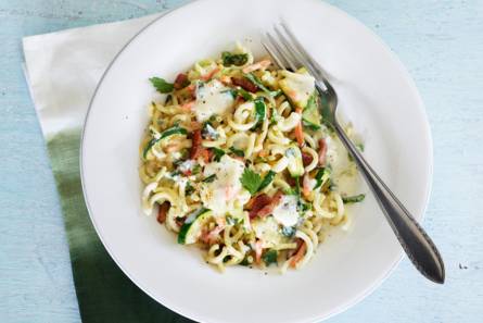 Wokpasta met romige kaassaus