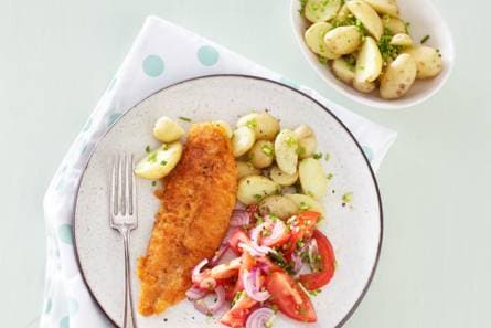 Krokante pangavis met kriel en frisse tomatensalade