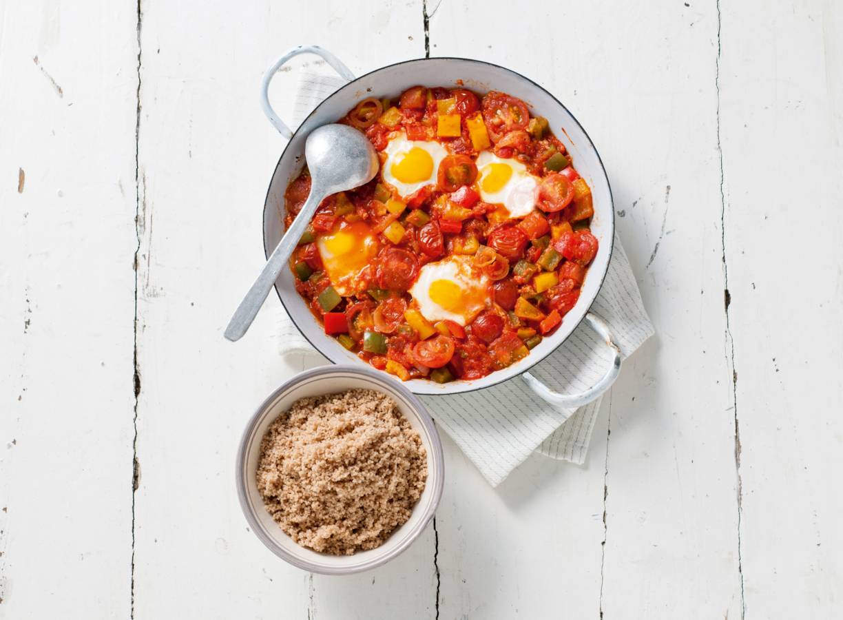 Mediterrane groentestoof met speltcouscous en ei