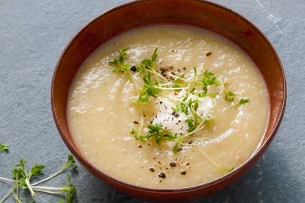 Aardpeersoep met knoflook