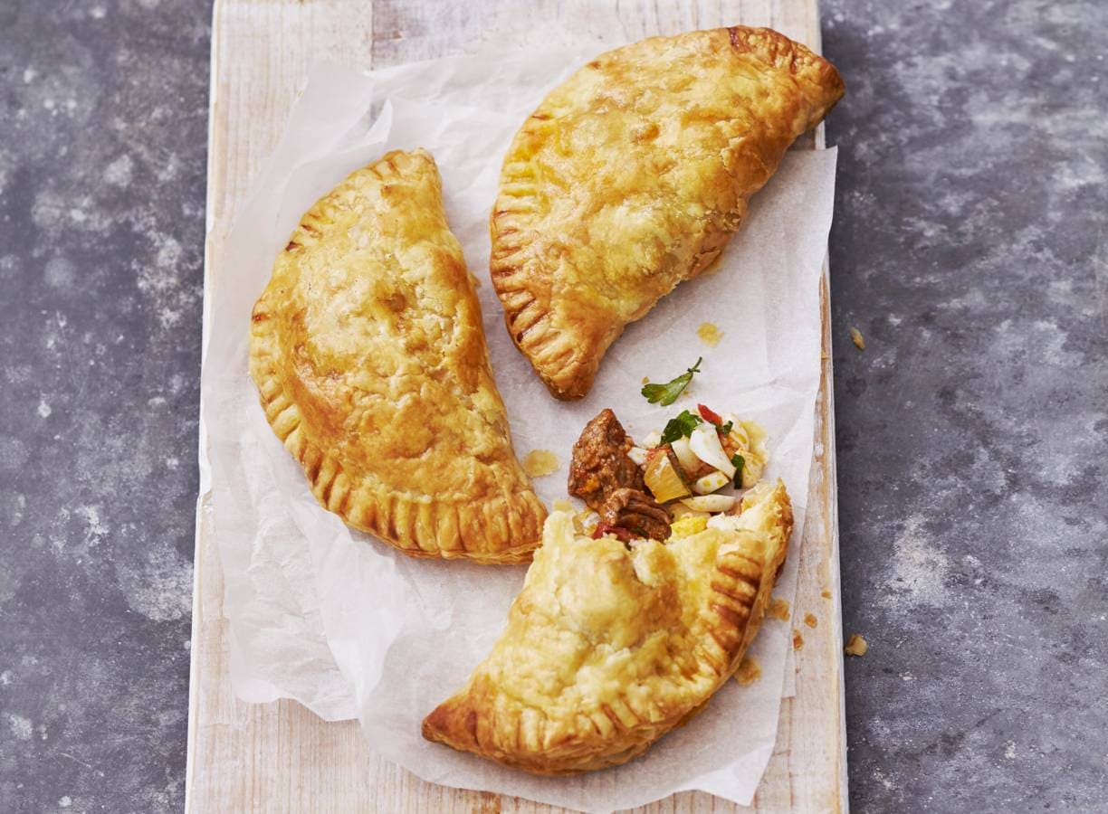 Empanadas met runderstoof en ei