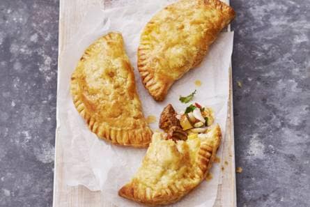 Empanadas met runderstoof en ei