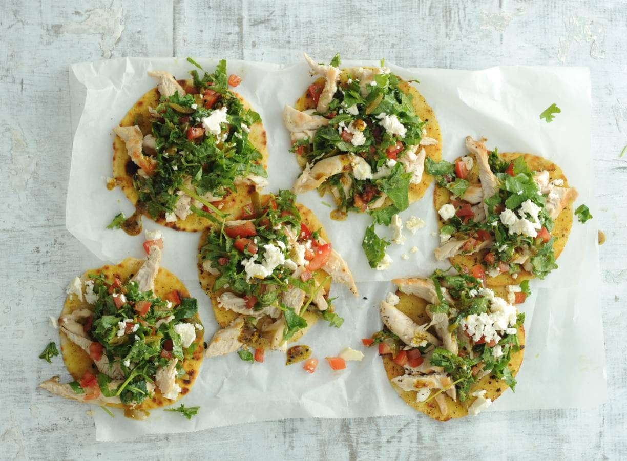 Miniwraps met kip en boerenkoolsalsa