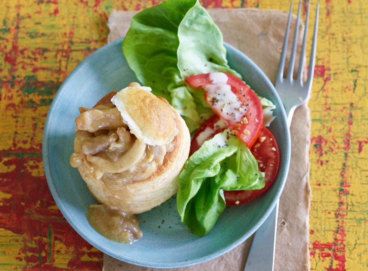 Pasteitje kipragout met salade