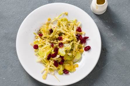 Witte kool met bleekselderij en cranberry