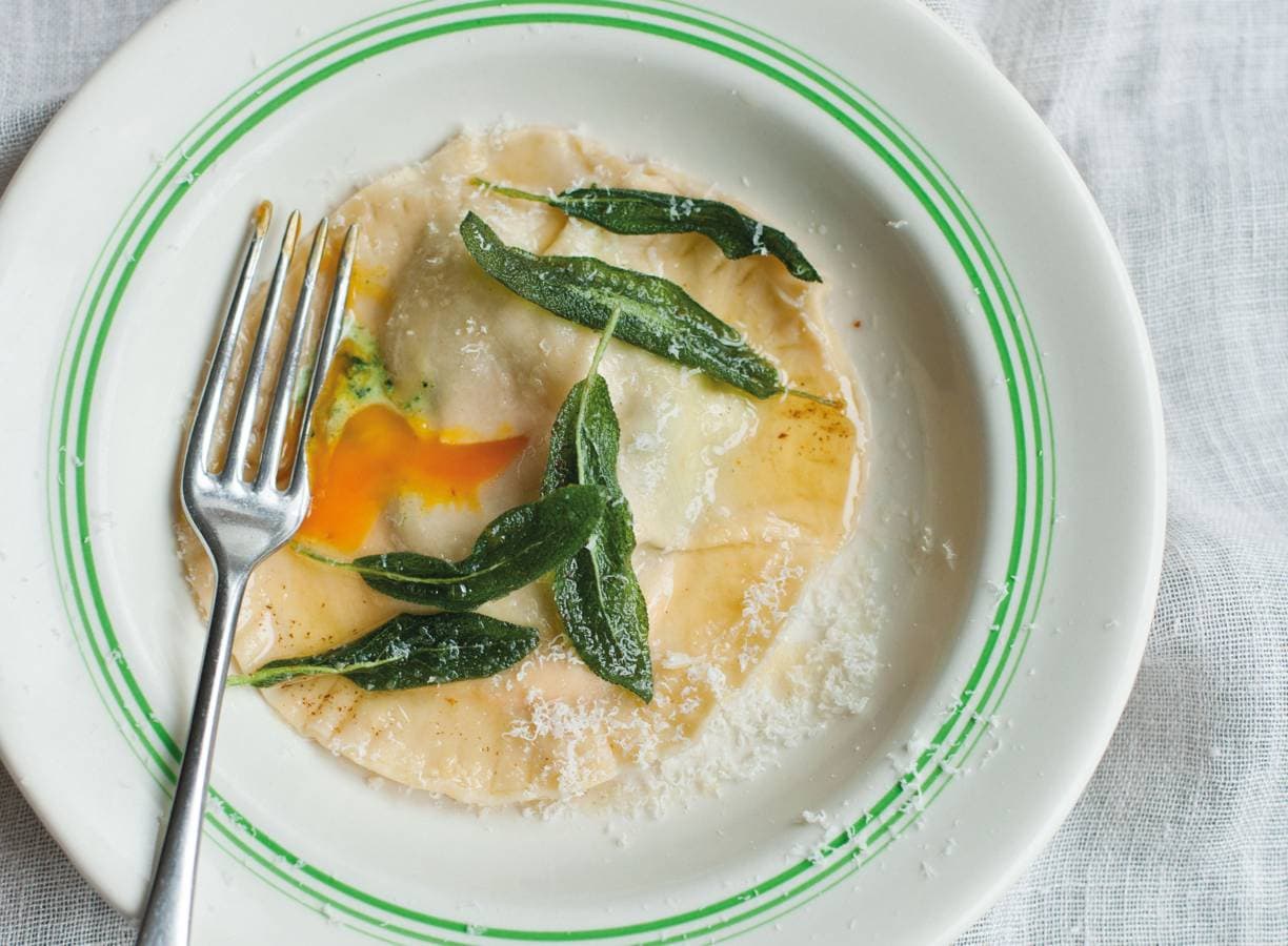 Antonio Carluccio’s reuzenravioli met verrassing