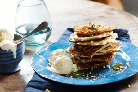 Boekweitpannenkoekjes met appel en pistachenoten