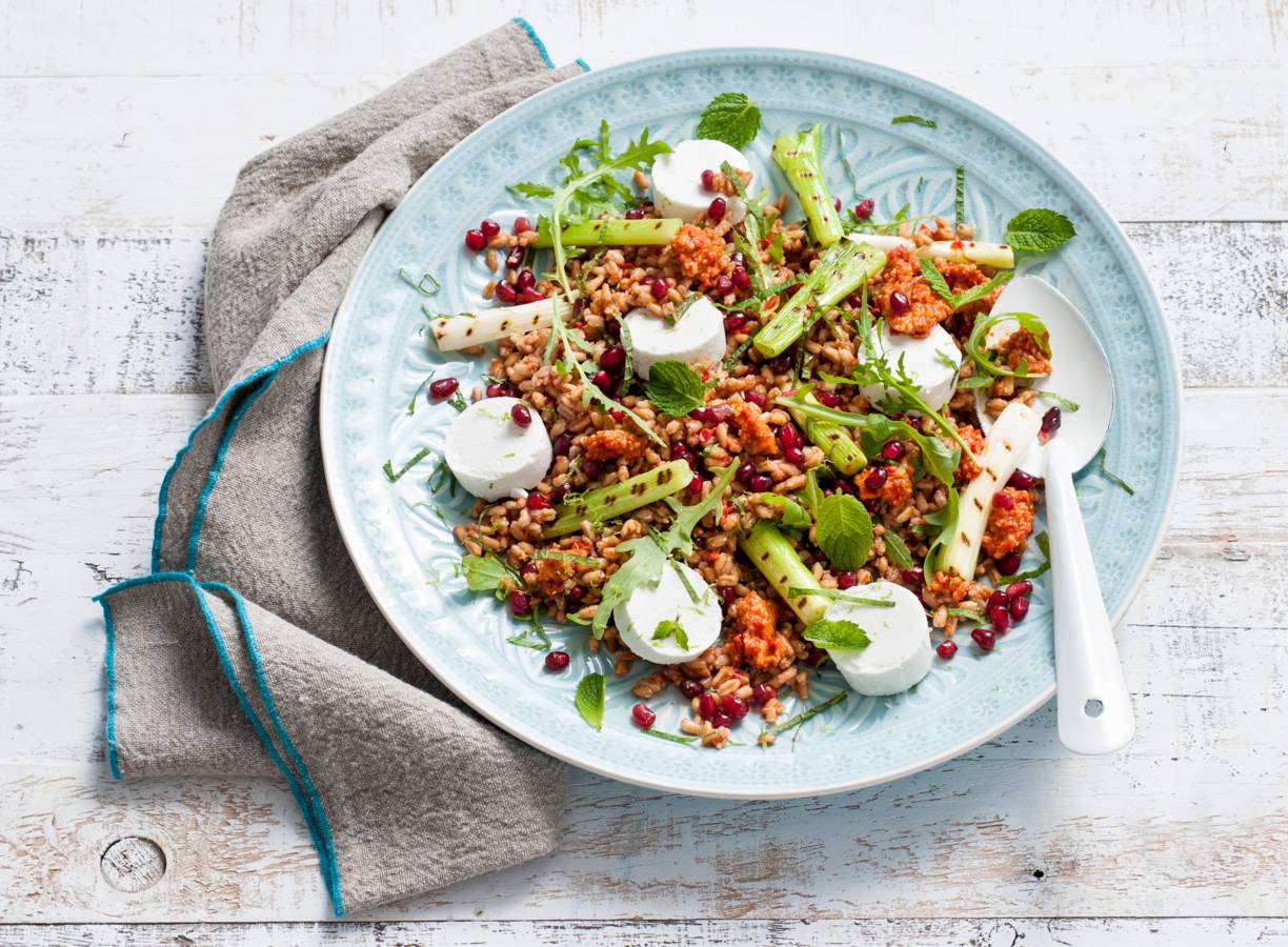 Speltsalade met geitenkaas en granaatappel