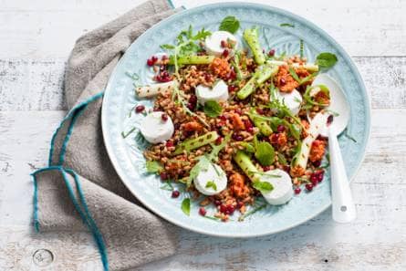 Speltsalade met geitenkaas en granaatappel