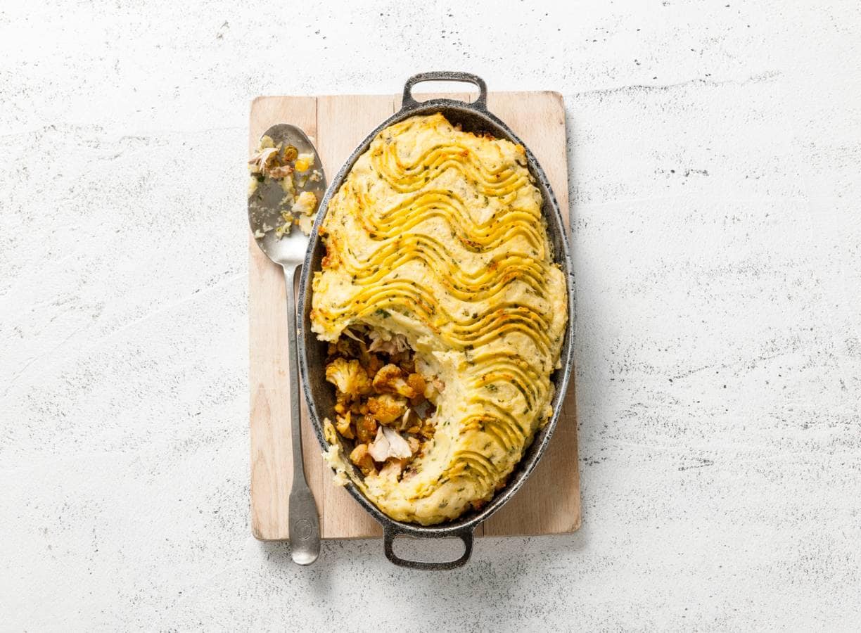 Gerookte-makreelpie met bloemkool en korianderpuree