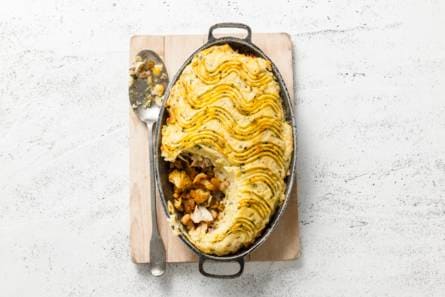 Gerookte-makreelpie met bloemkool en korianderpuree