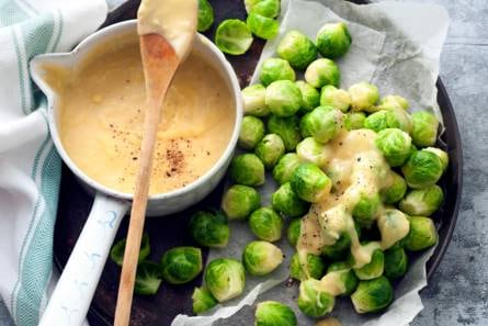 Spruiten met gruyèresaus