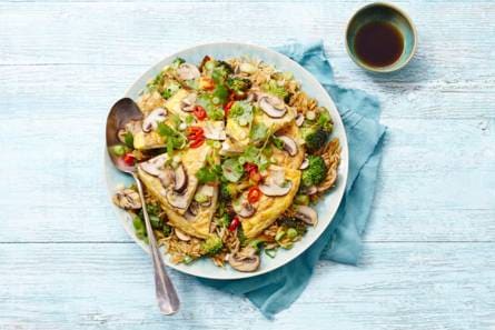 Asli's Aziatische rijstschotel met omelet en broccoli