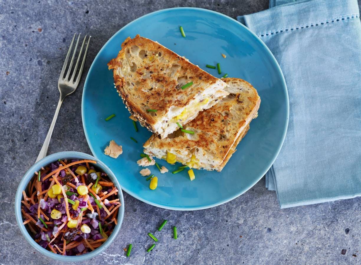Tosties met roze zalm & coleslaw