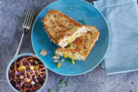 Tosties met roze zalm & coleslaw