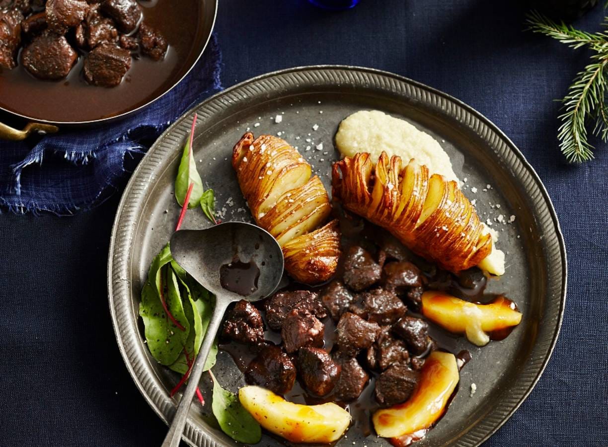 Joris Bijdendijks reestoof met karamelappel en aardappelwaaiers