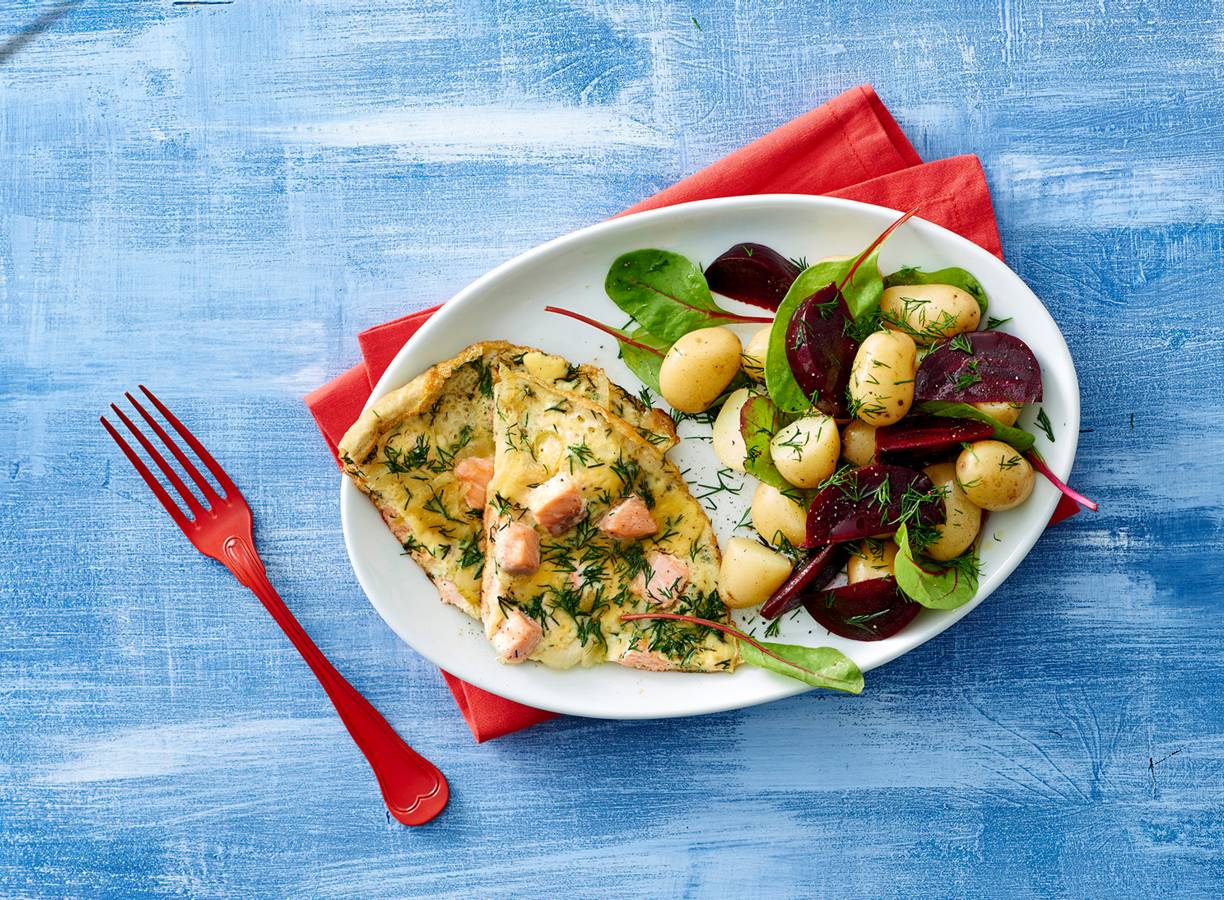 Zalmfrittata met bieten-aardappelsalade