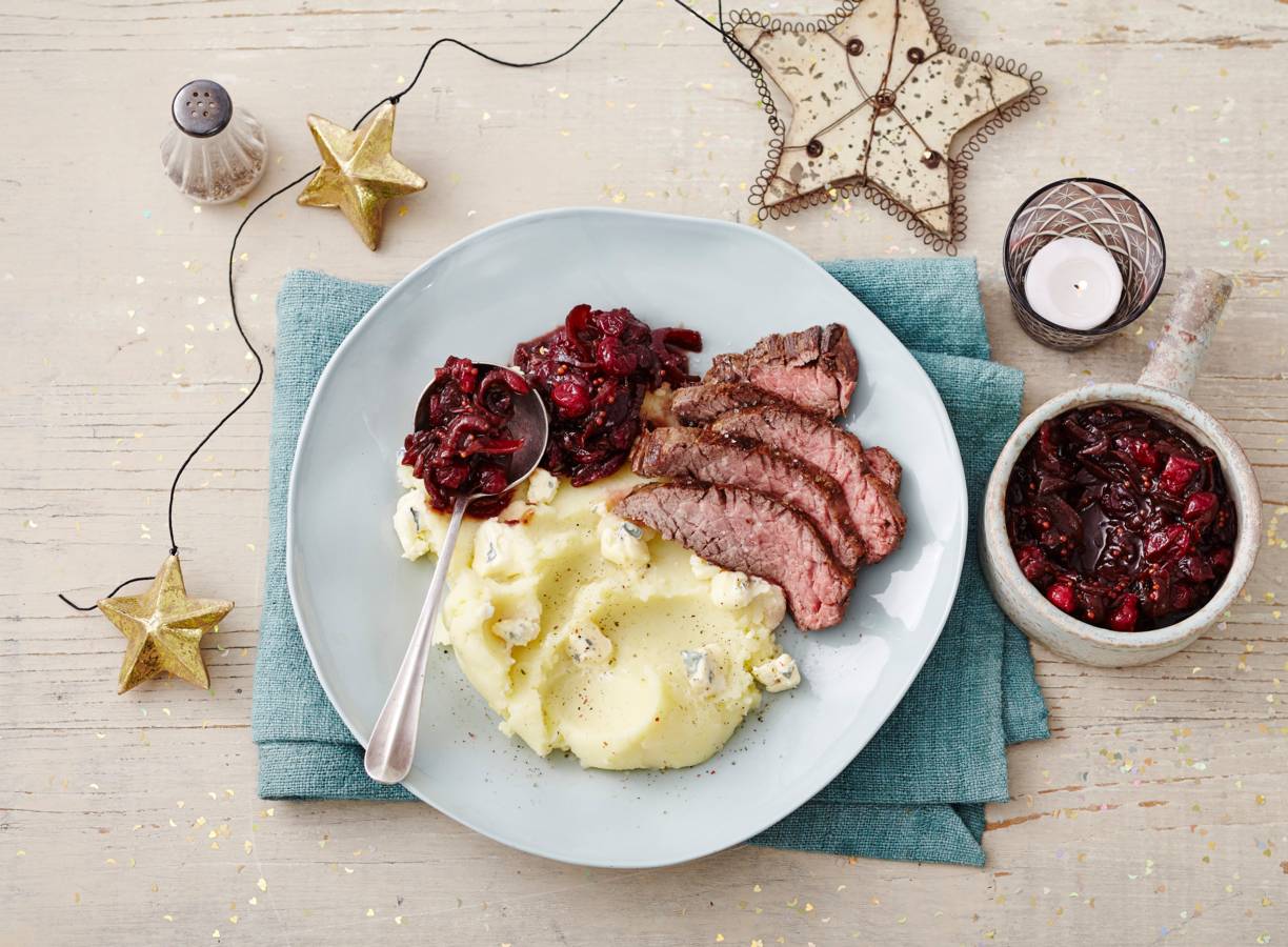 Bavette met cranberry-uienchutney en blauwekaaspuree