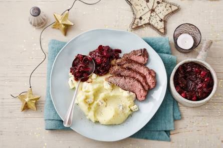 Bavette met cranberry-uienchutney en blauwekaaspuree
