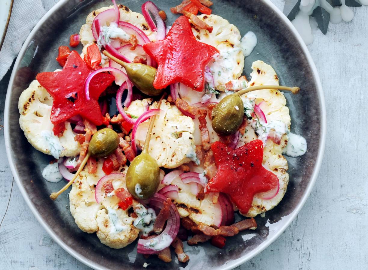 Bloemkoolsalade met spekjes en paprika
