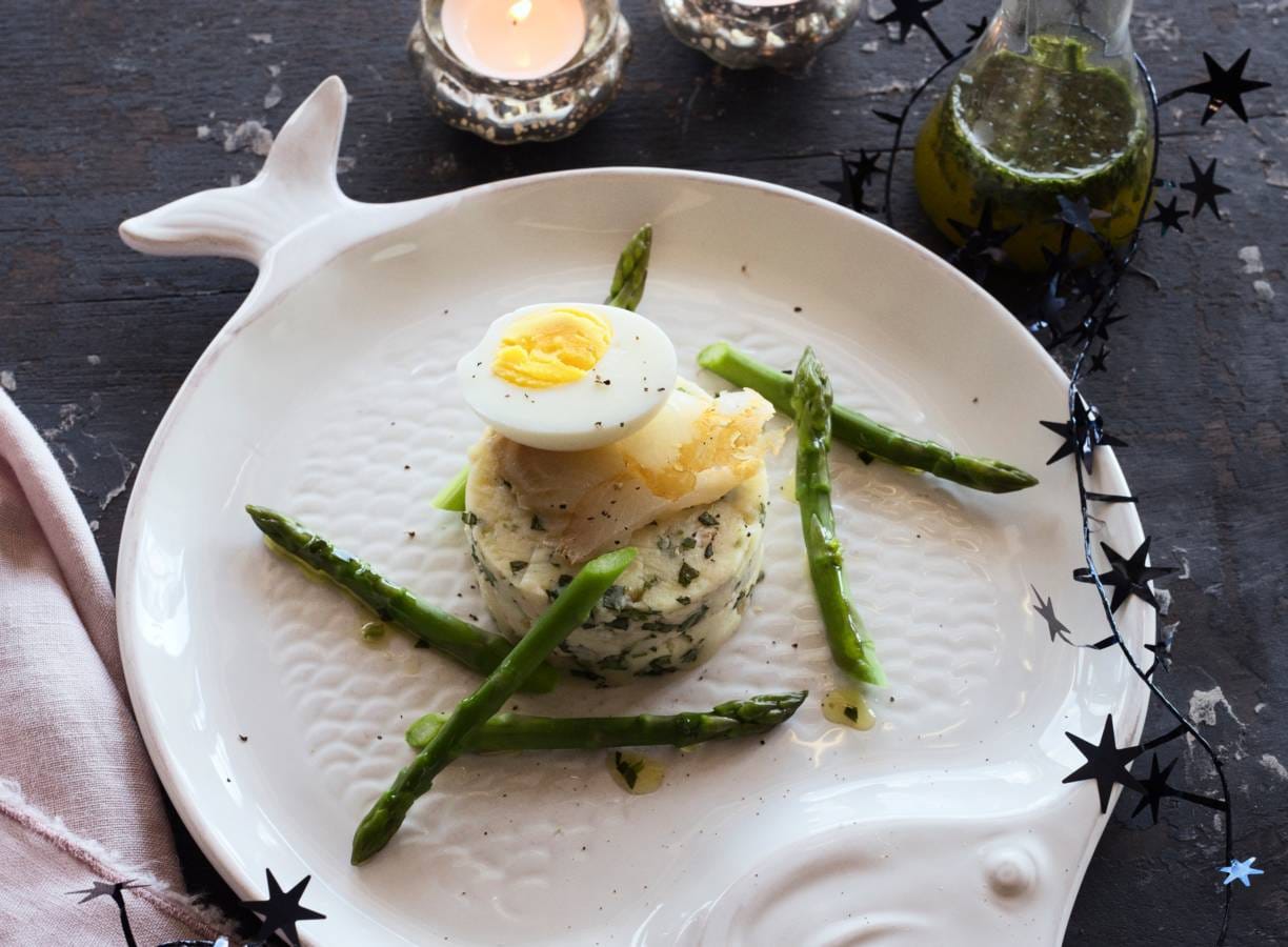 Gerookte forelpuree met dragondressing en asperges