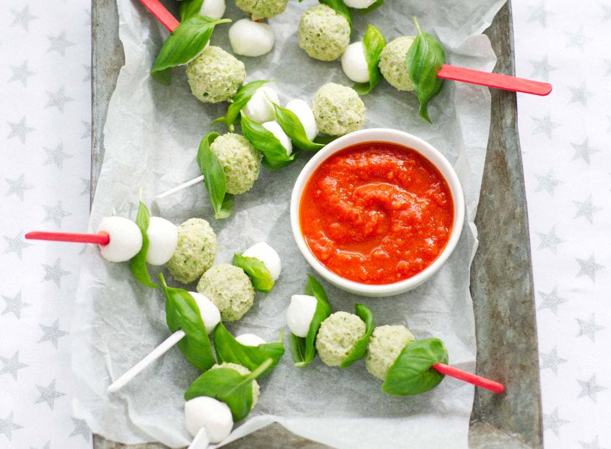 Kerstballetjes met tomatensaus