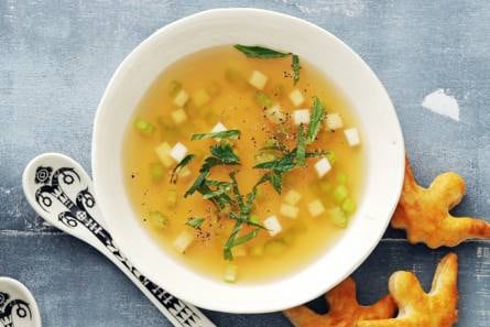 Runderbouillon met drie soorten selderij