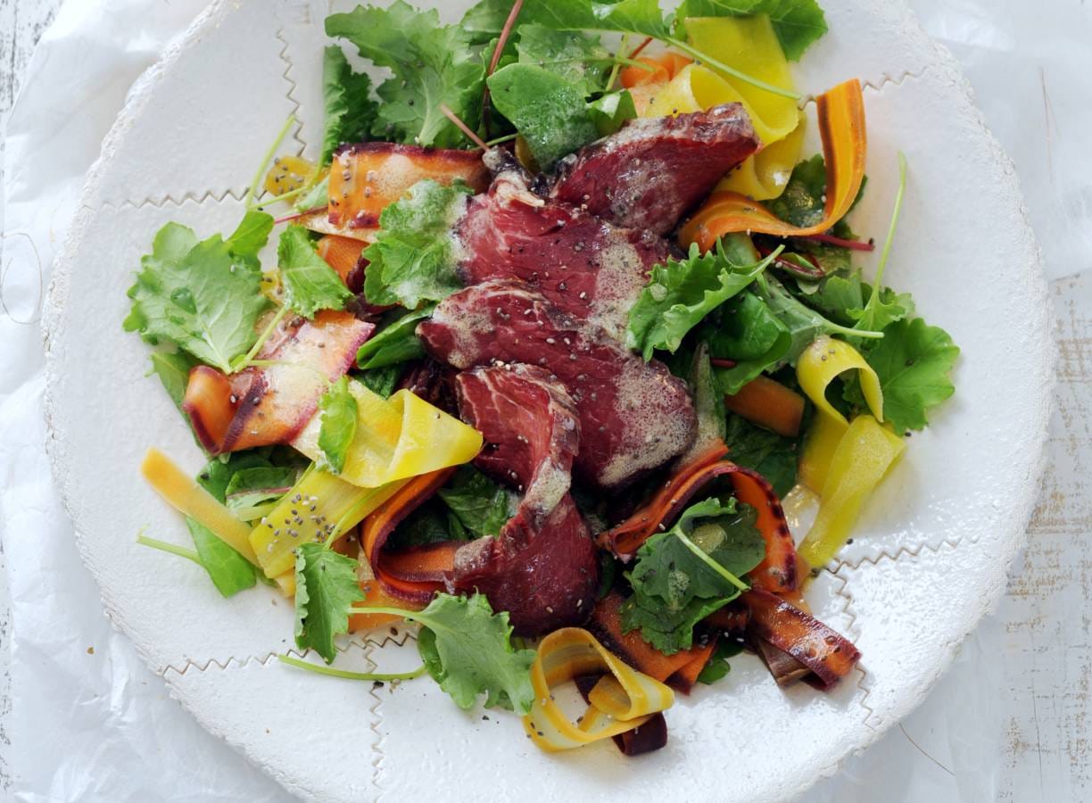 Salade van gemarineerde ossenhaas