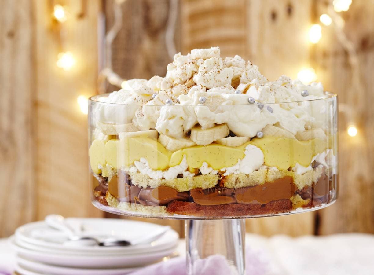 Supertrifle met custard, bananencake en karamel