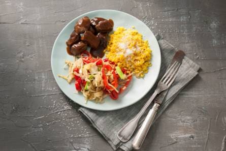 Biefstuk met sukiyaki met gele rijst