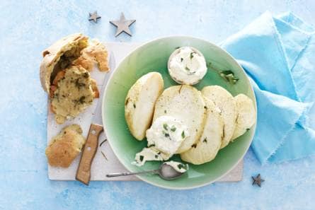 Knolselderij in zoutkorst met crème fraîche