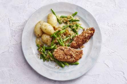 Kiphaasjes met notenkorst, sperziebonen en aardappel