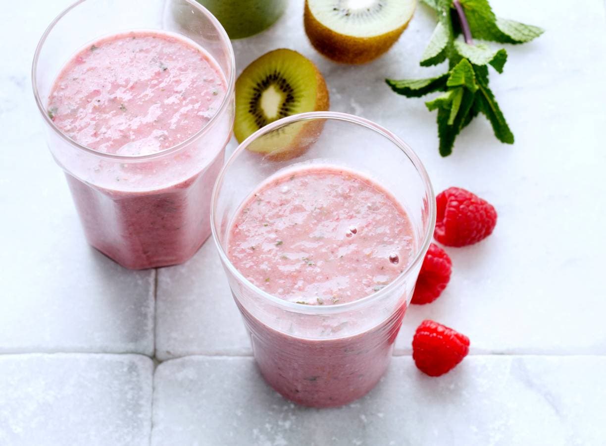 Smoothie met havermout, framboos en munt