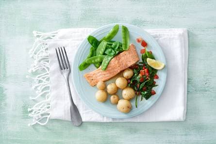 Zalm met krieltjes, spinazie en peultjes