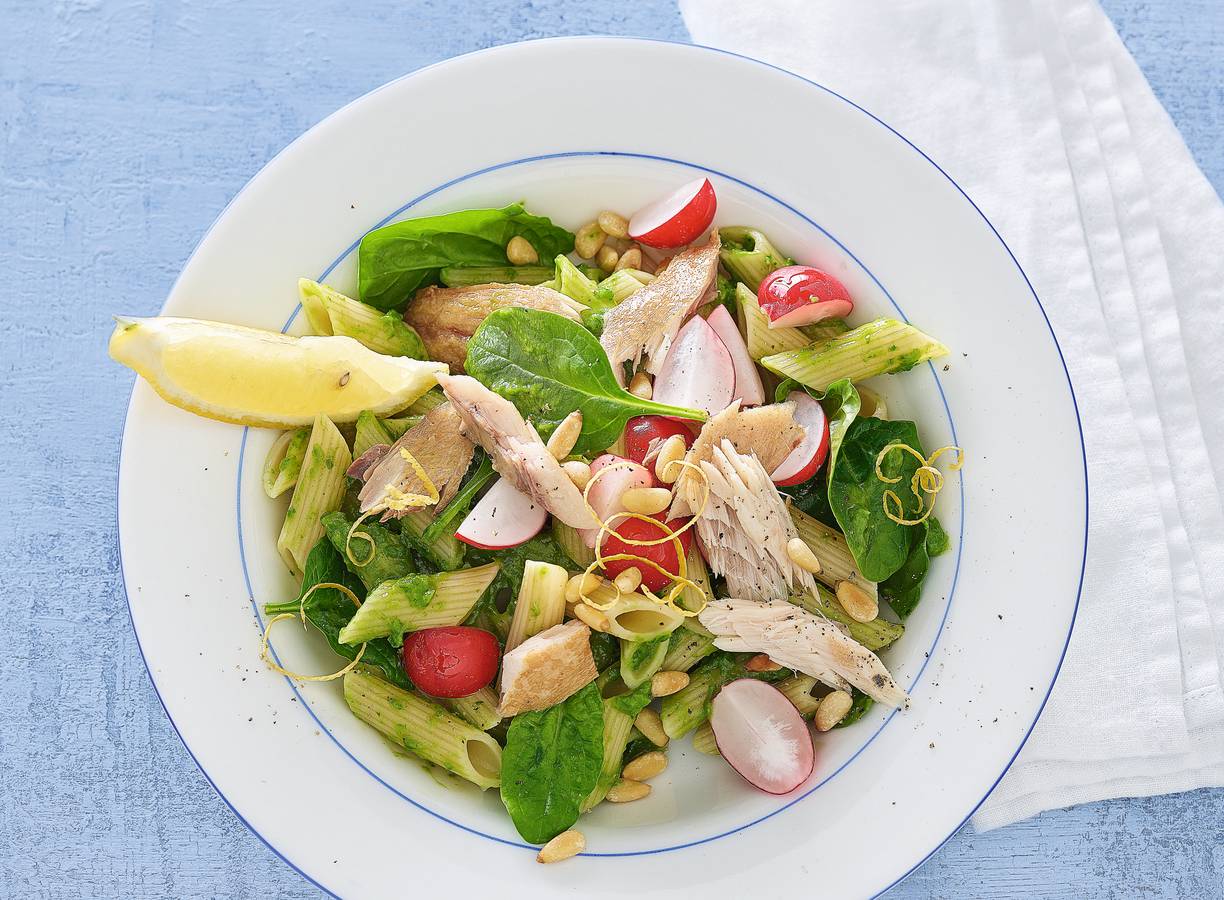 Penne met gerookte makreel en saus van avocado en spinazie