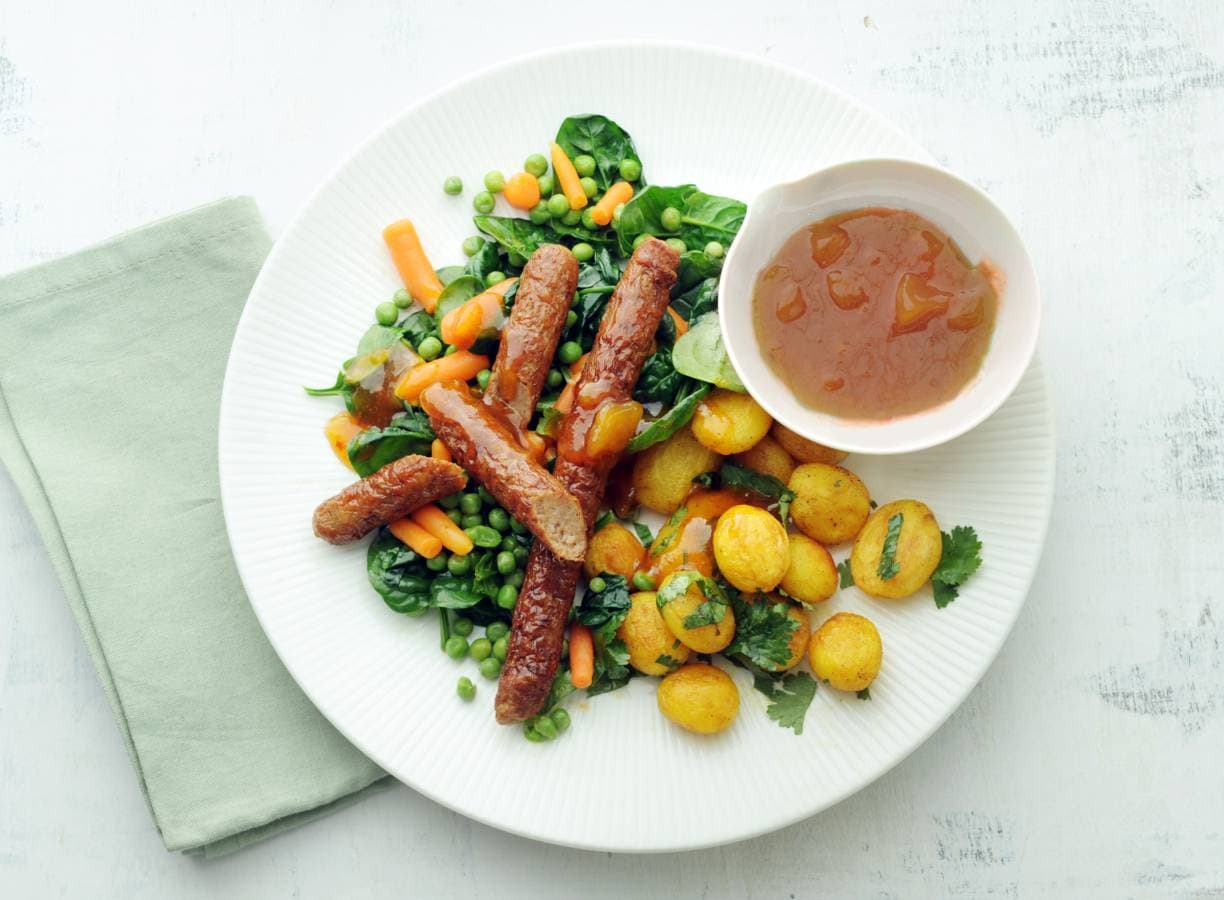Indiase krieltjes met spinazie, lamsworstjes en mangochutney