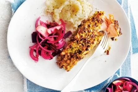 Chickslovefoods bloemkoolpuree met zalm in pistachekorstje