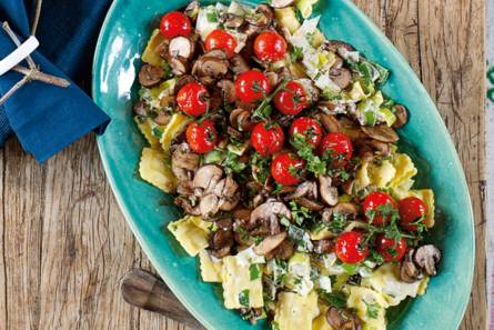 Paddenstoelenravioli in romige cognacsaus